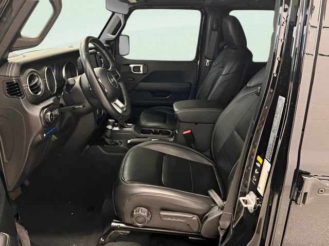 Used 2022 Jeep Wrangler Unlimited Sahara w/ Cold Weather Group AWD/4WD image 15