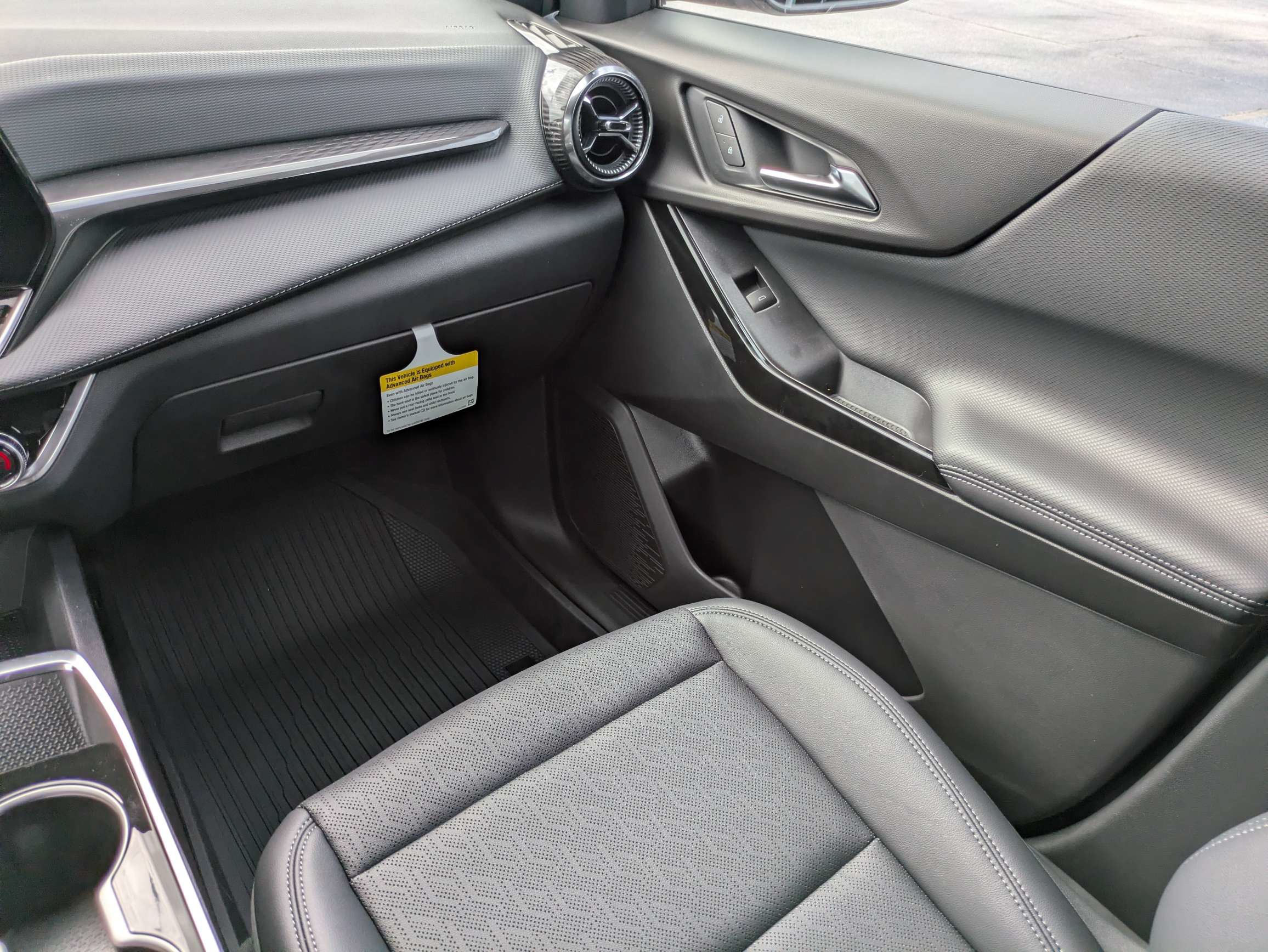 New 2027 Chevrolet Equinox LT w/ Convenience Package II FWD image 11