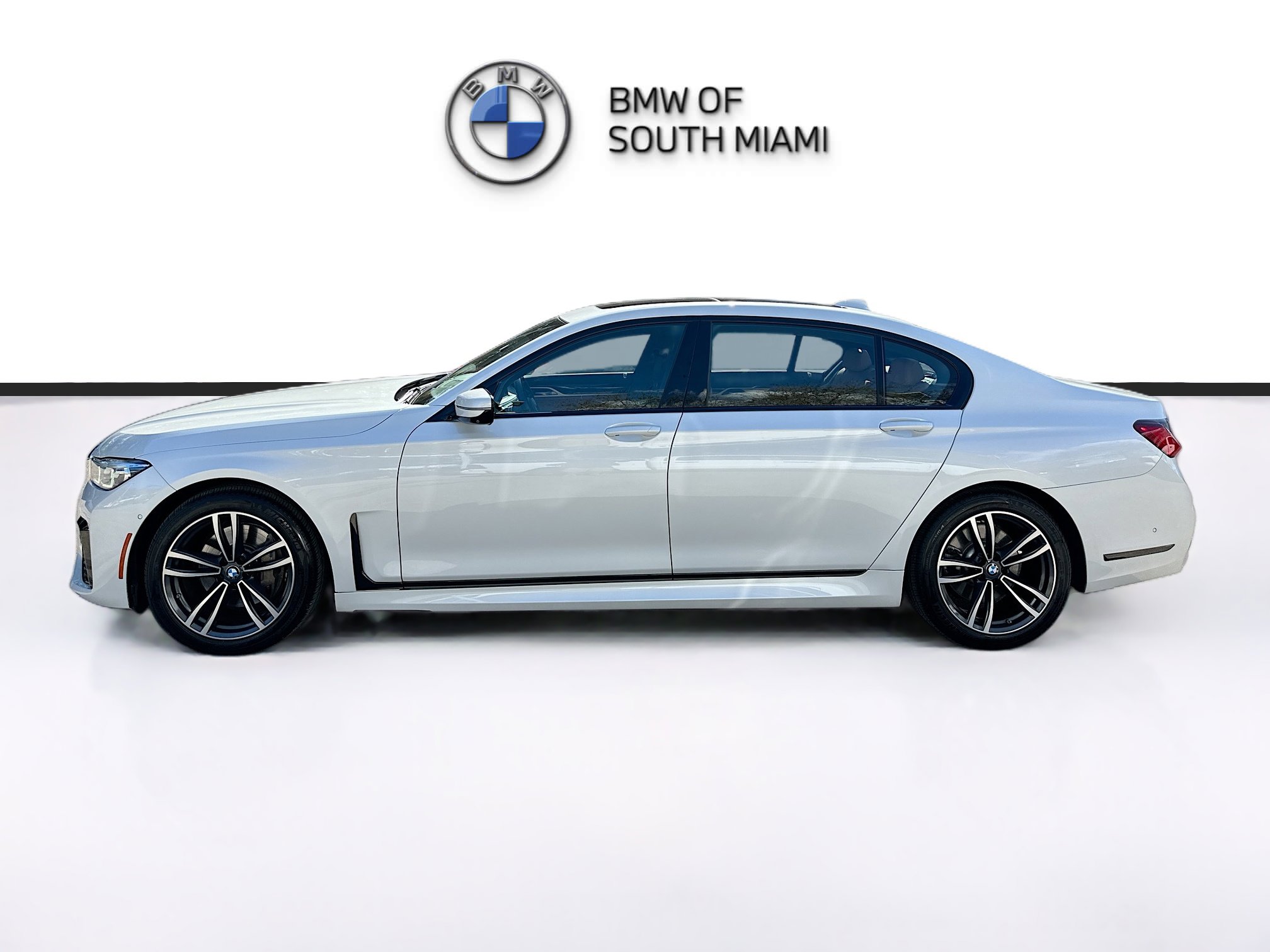 Used 2021 BMW 740i xDrive w/ M Sport Package image 4