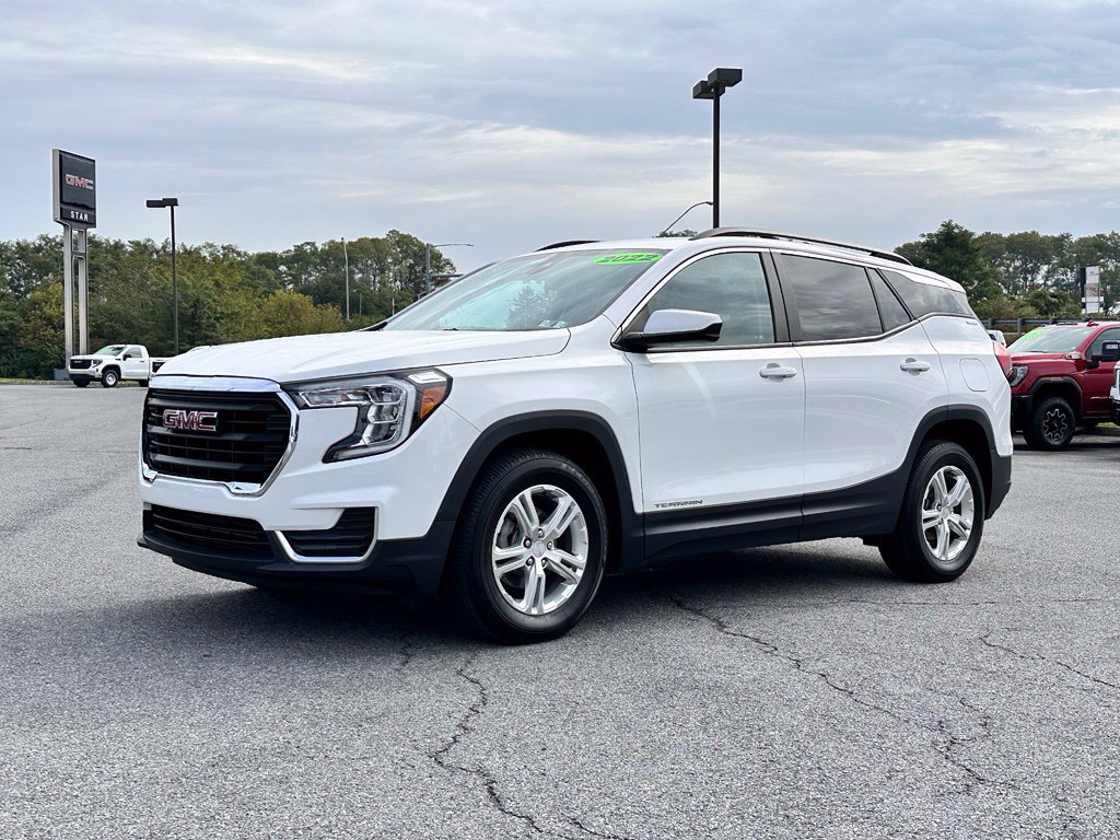 Certified 2022 GMC Terrain SLE w/ Driver Convenience Package AWD/4WD image 2