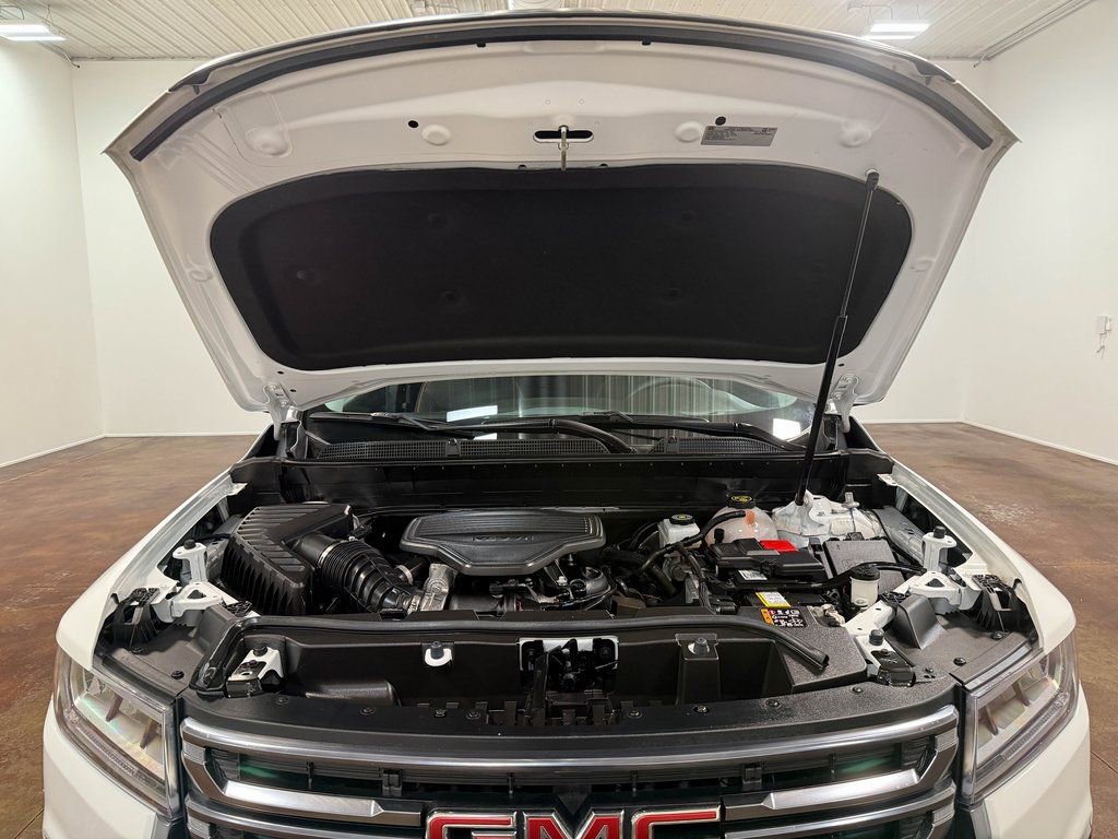 Used 2023 GMC Acadia AT4 image 91