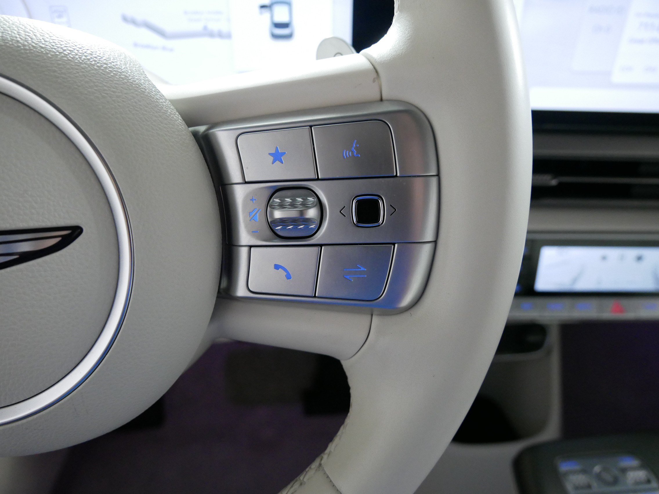 Certified 2025 Genesis GV60 Advanced AWD/4WD image 28