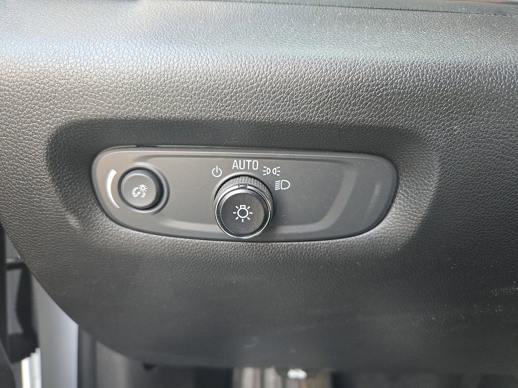 Used 2023 Chevrolet Traverse LT image 31