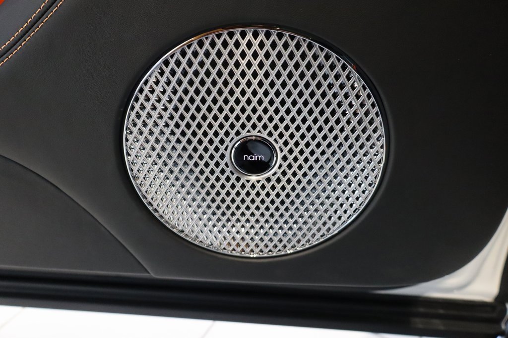 Used 2025 Bentley Bentayga image 14