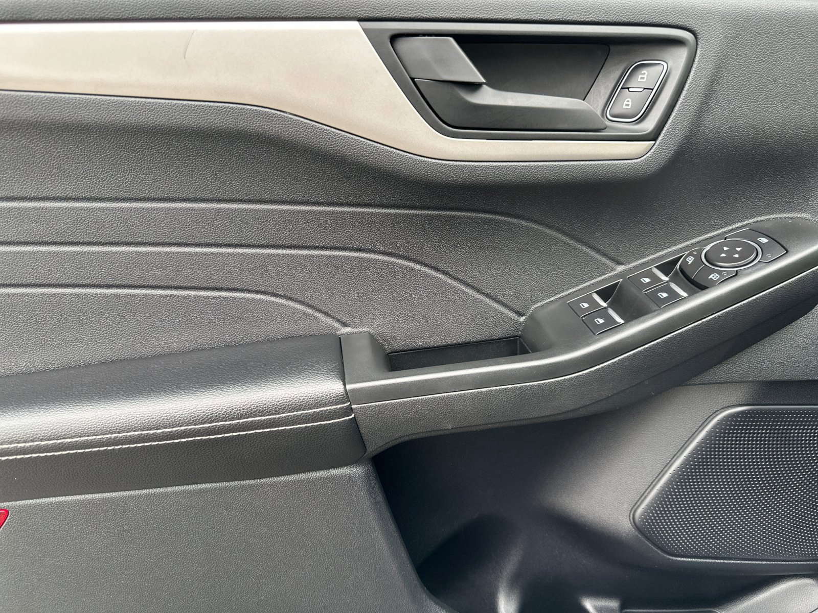 Certified 2022 Ford Escape SE w/ SE Sport Appearance Package image 12