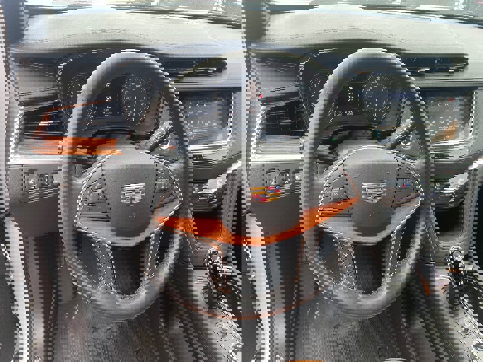 Used 2024 Cadillac XT5 Premium Luxury w/ Technology Package image 9