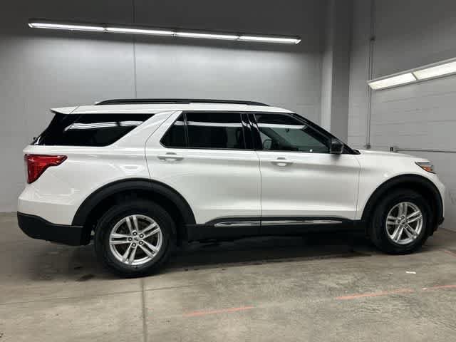 Used 2024 Ford Explorer XLT w/ Equipment Group 202A AWD/4WD image 3
