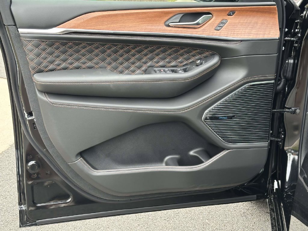New 2027 Jeep Grand Cherokee Summit AWD/4WD image 26