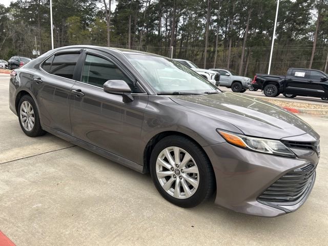 Used 2019 Toyota Camry LE image 2