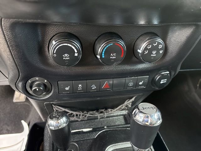 Used 2014 Jeep Wrangler Unlimited Sahara AWD/4WD image 20