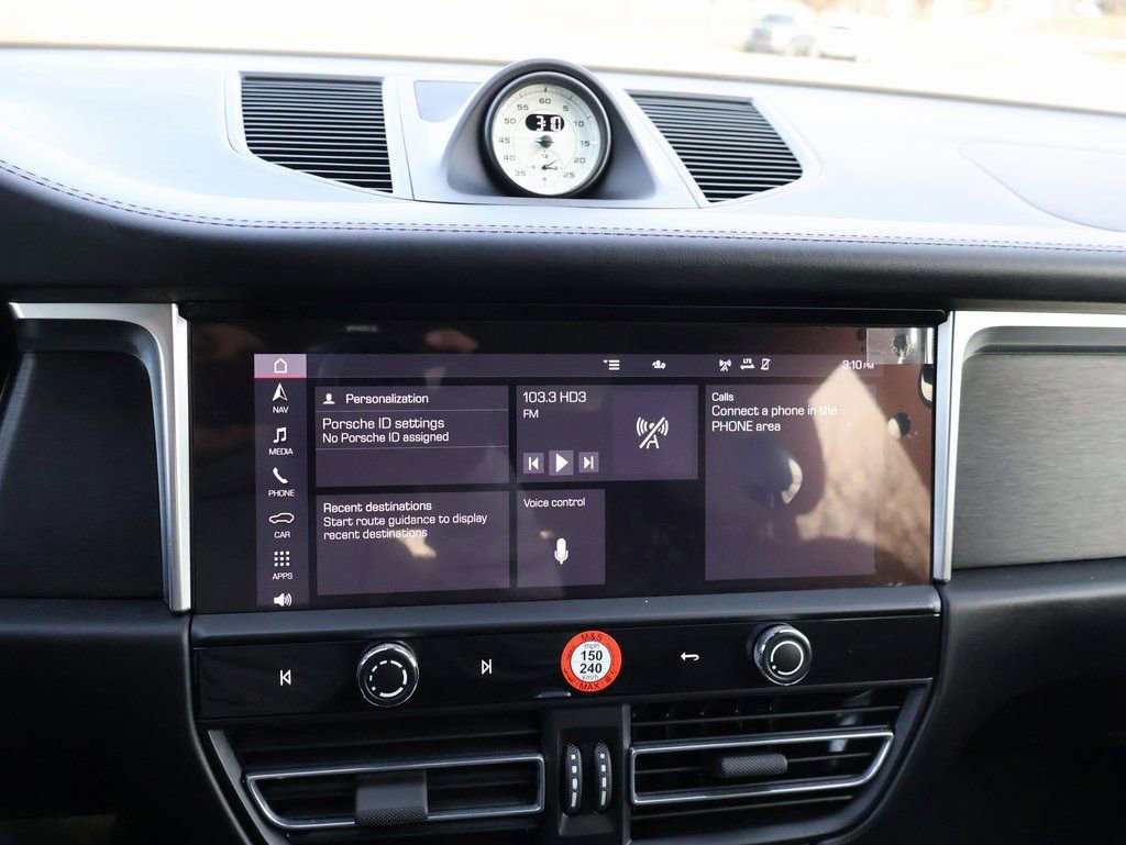 Certified 2024 Porsche Macan GTS image 24