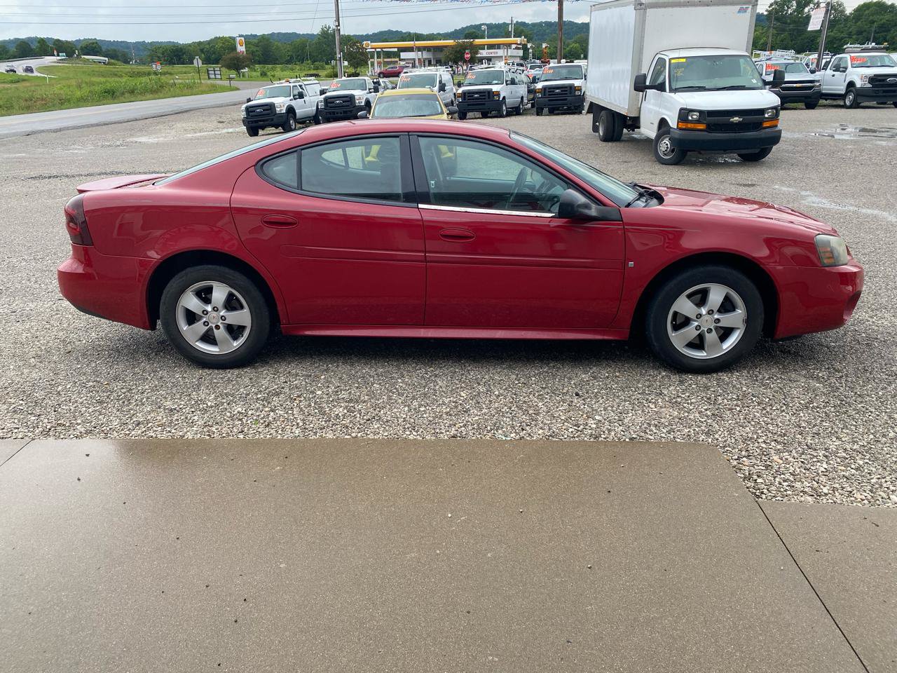 Used 2007 Pontiac Grand Prix FWD image 2