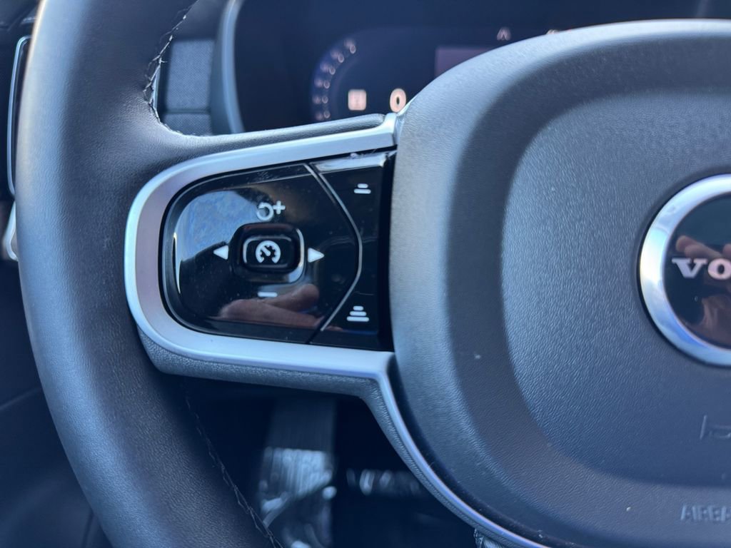 Used 2025 Volvo XC90 B5 Plus image 13