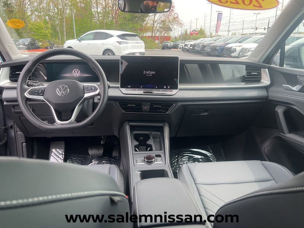 Used 2025 Volkswagen Tiguan SE AWD/4WD image 12