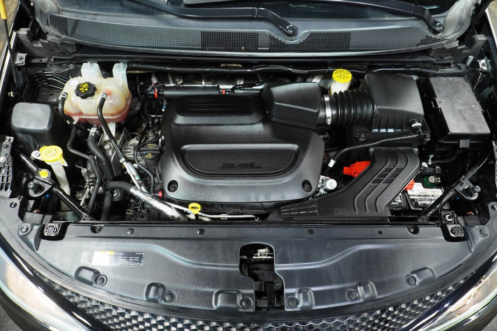 Used 2019 Chrysler Pacifica Touring-L FWD image 12