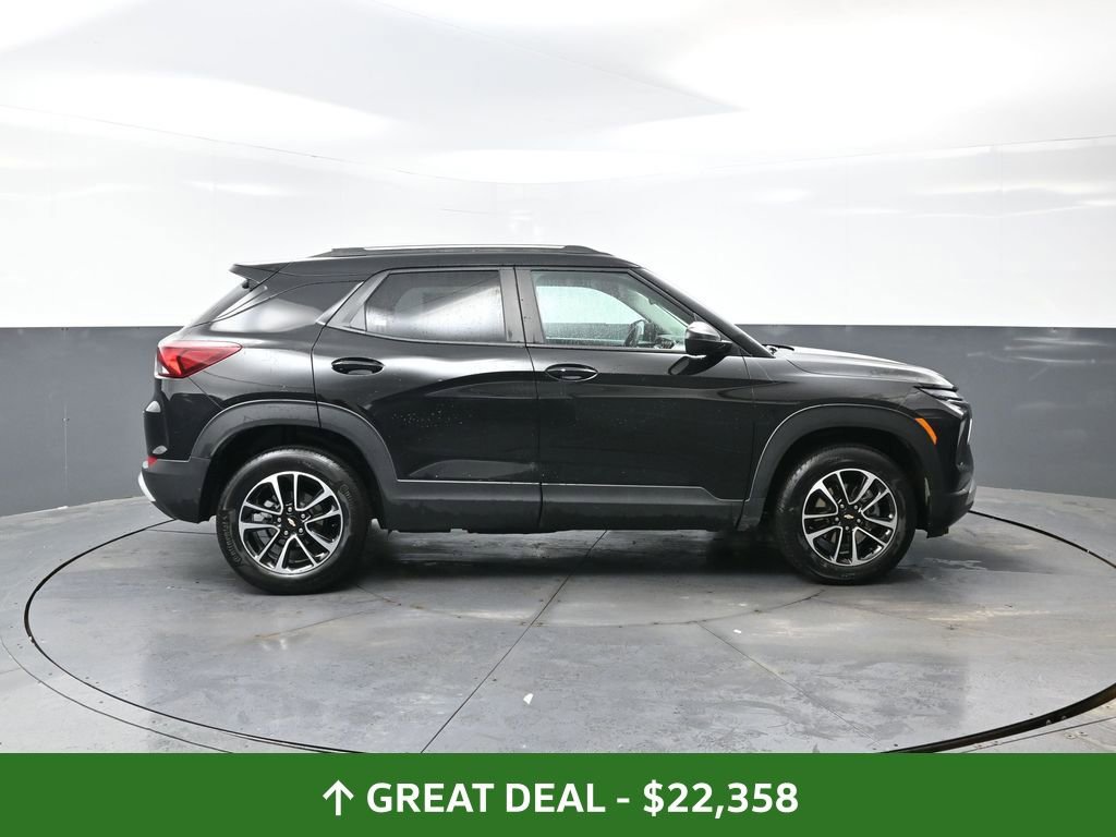 Used 2025 Chevrolet TrailBlazer LT w/ Driver Confidence Package image 4