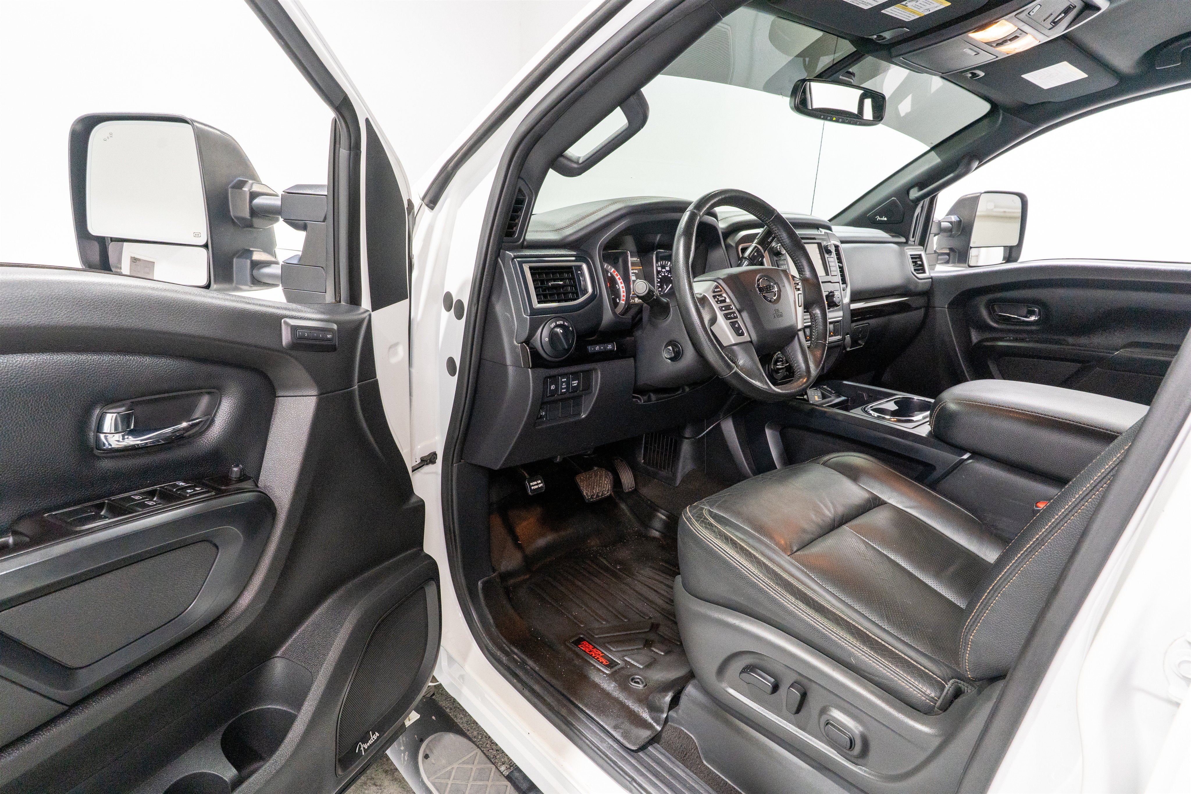 Used 2019 Nissan Titan SL w/ Midnight Edition AWD/4WD image 14