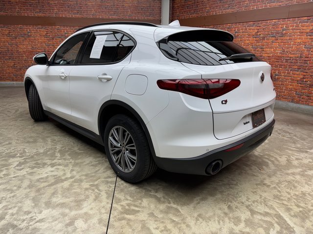 Used 2022 Alfa Romeo Stelvio Sprint image 3
