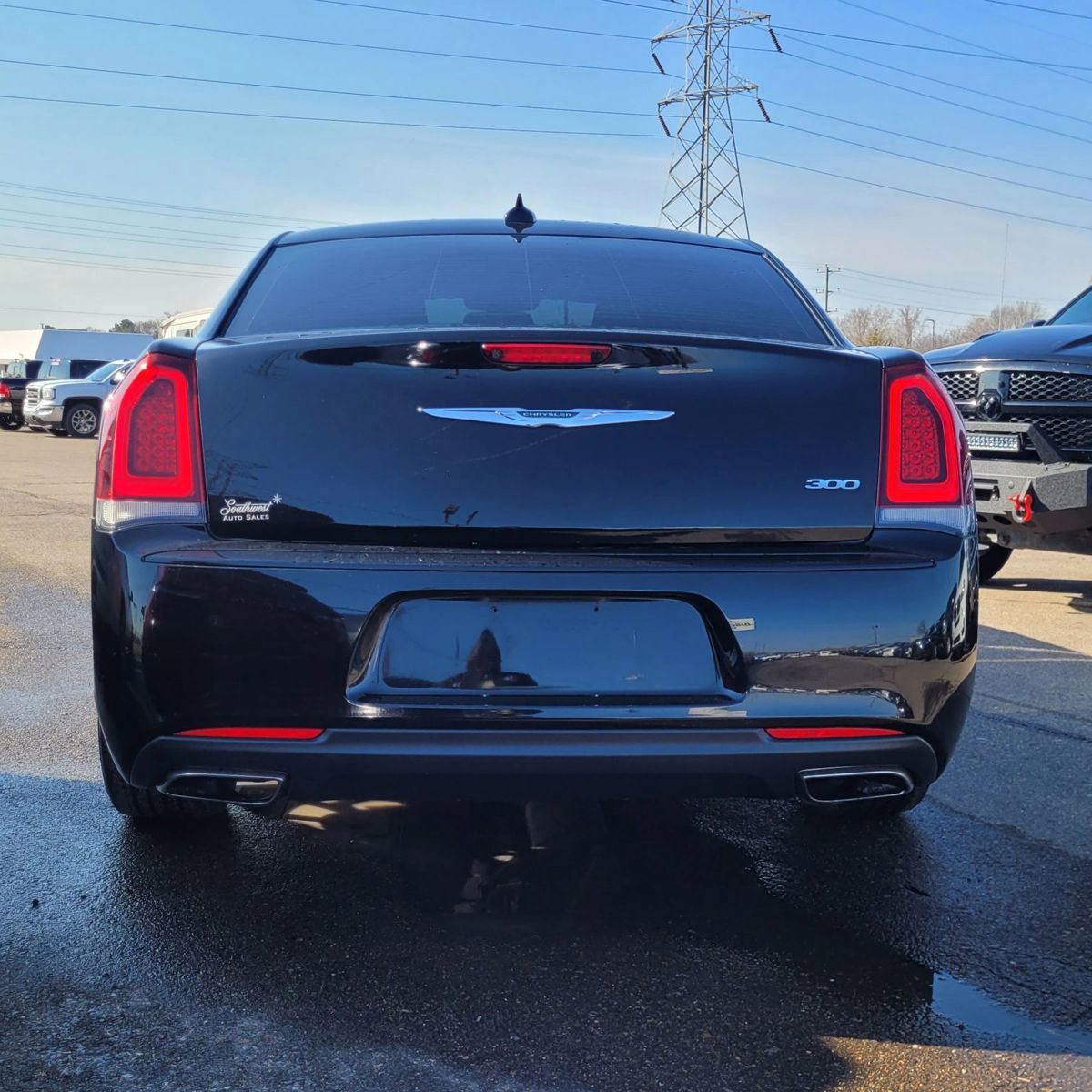 Used 2019 Chrysler 300 Touring w/ Sport Appearance Package image 11