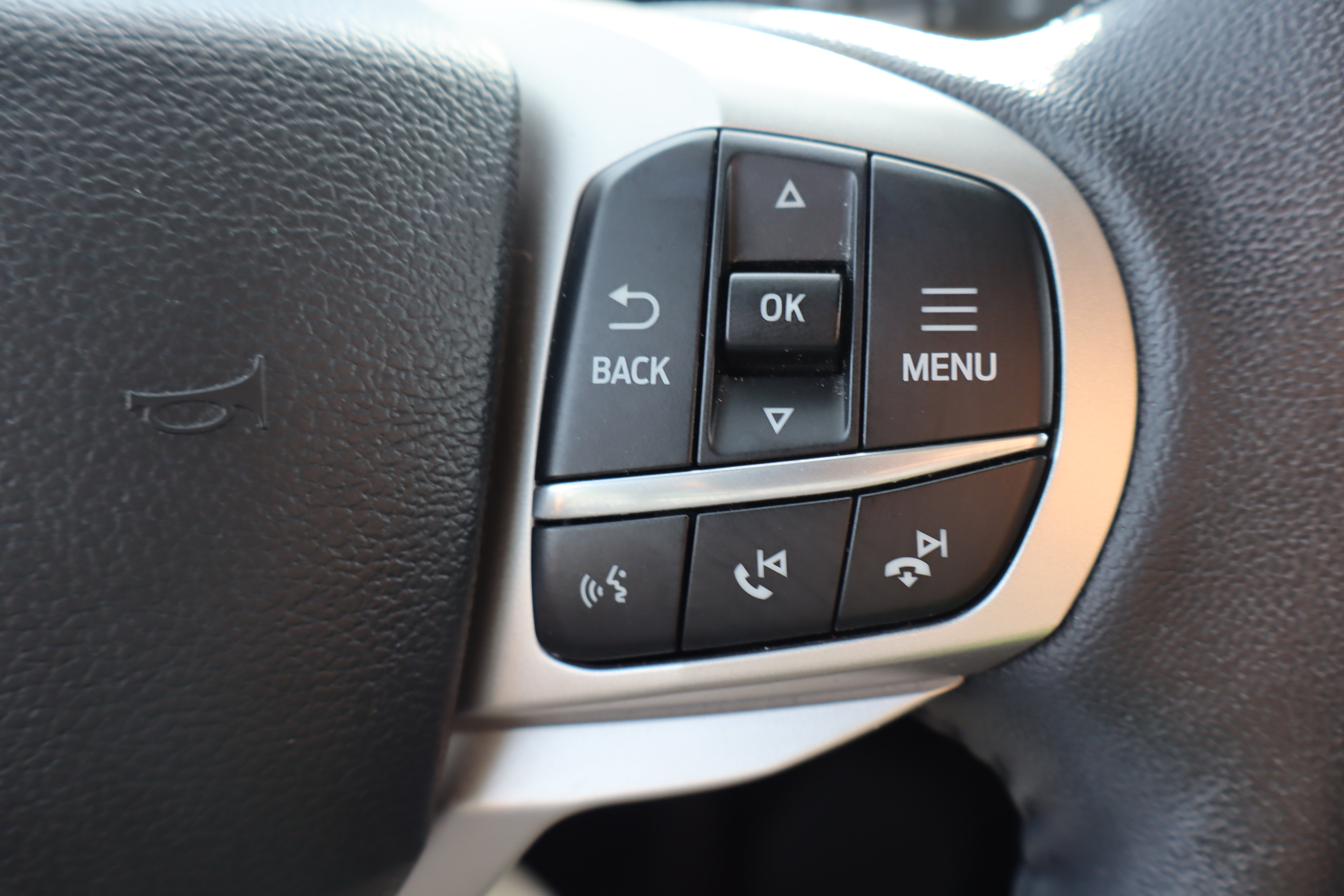 Used 2024 Ford Explorer XLT w/ Equipment Group 202A AWD/4WD image 19