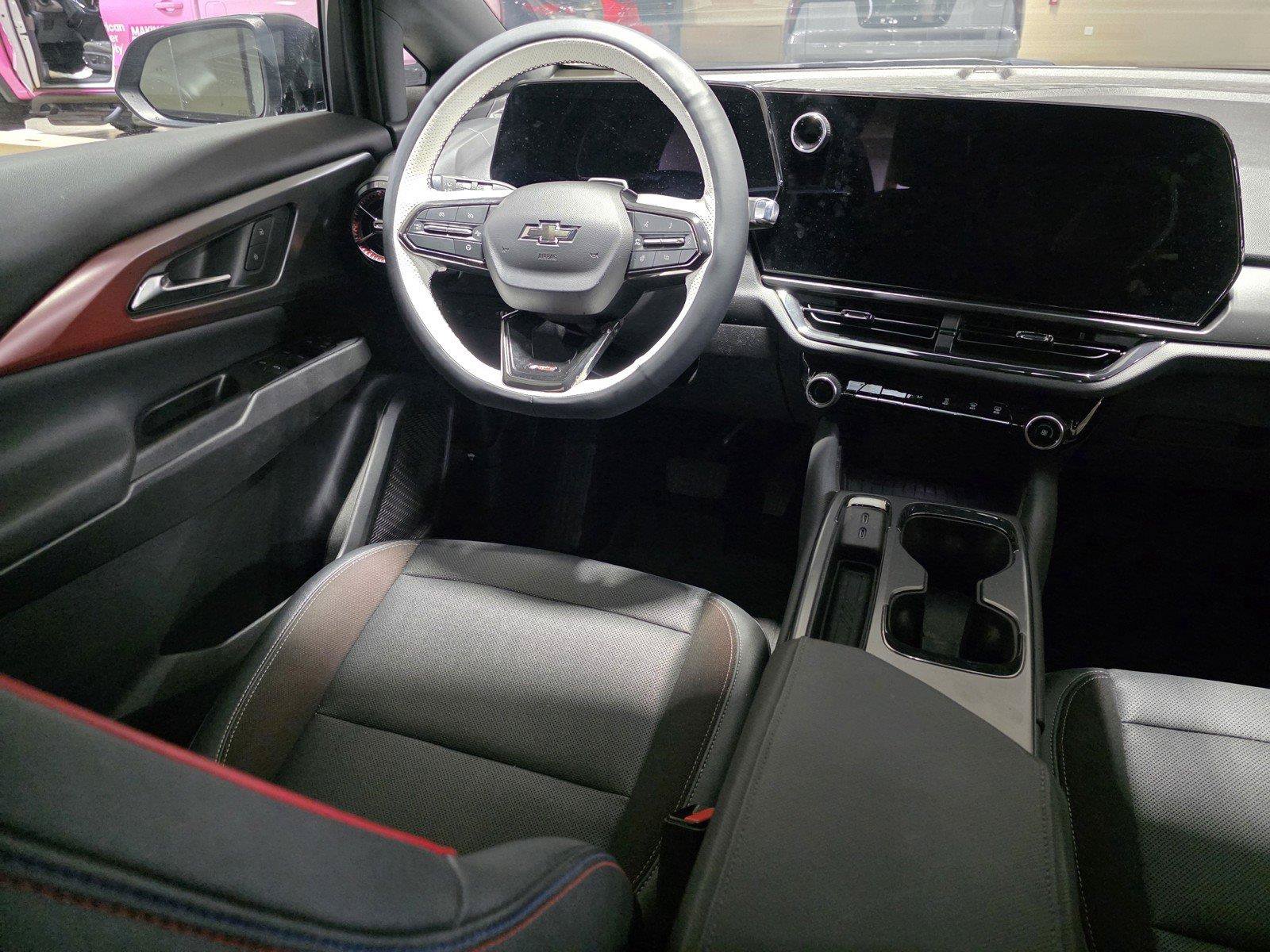 Used 2024 Chevrolet Equinox EV RS FWD image 15