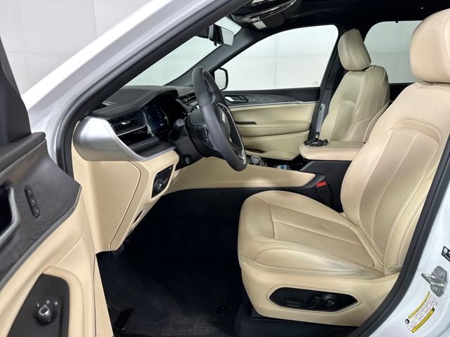 Used 2023 Jeep Grand Cherokee 4WD 4xe w/ Luxury Tech Group II image 11