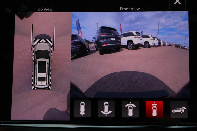 New 2023 Chrysler Pacifica Limited w/ Uconnect Theater Family Group image 29