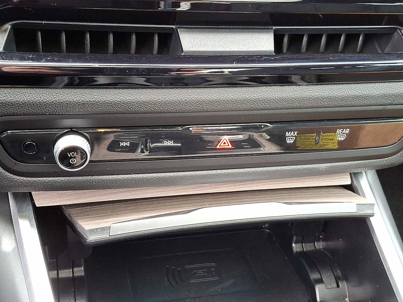 Used 2025 BMW 330i xDrive Sedan w/ Premium Package image 17