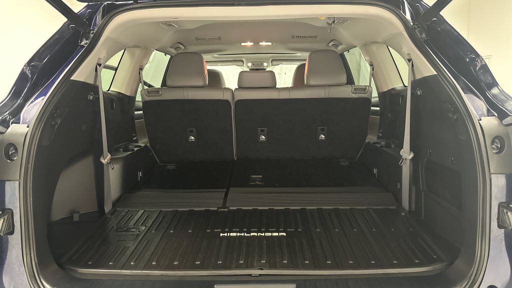 Used 2022 Toyota Highlander XLE AWD/4WD image 13