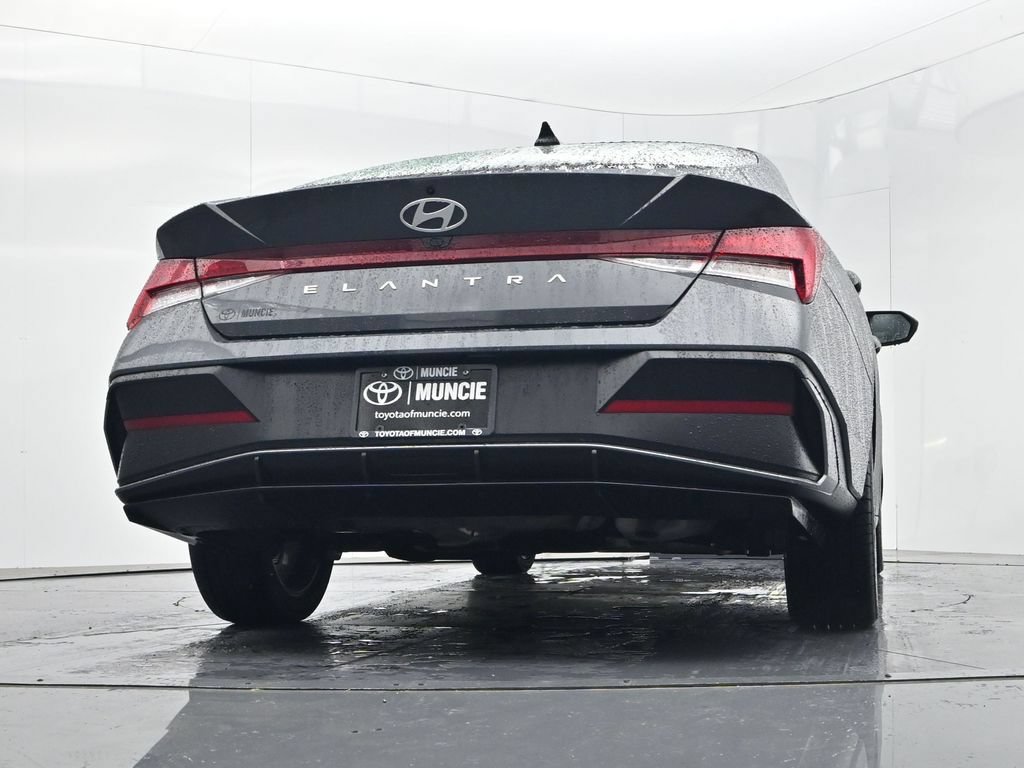 Used 2025 Hyundai Elantra SEL FWD image 47