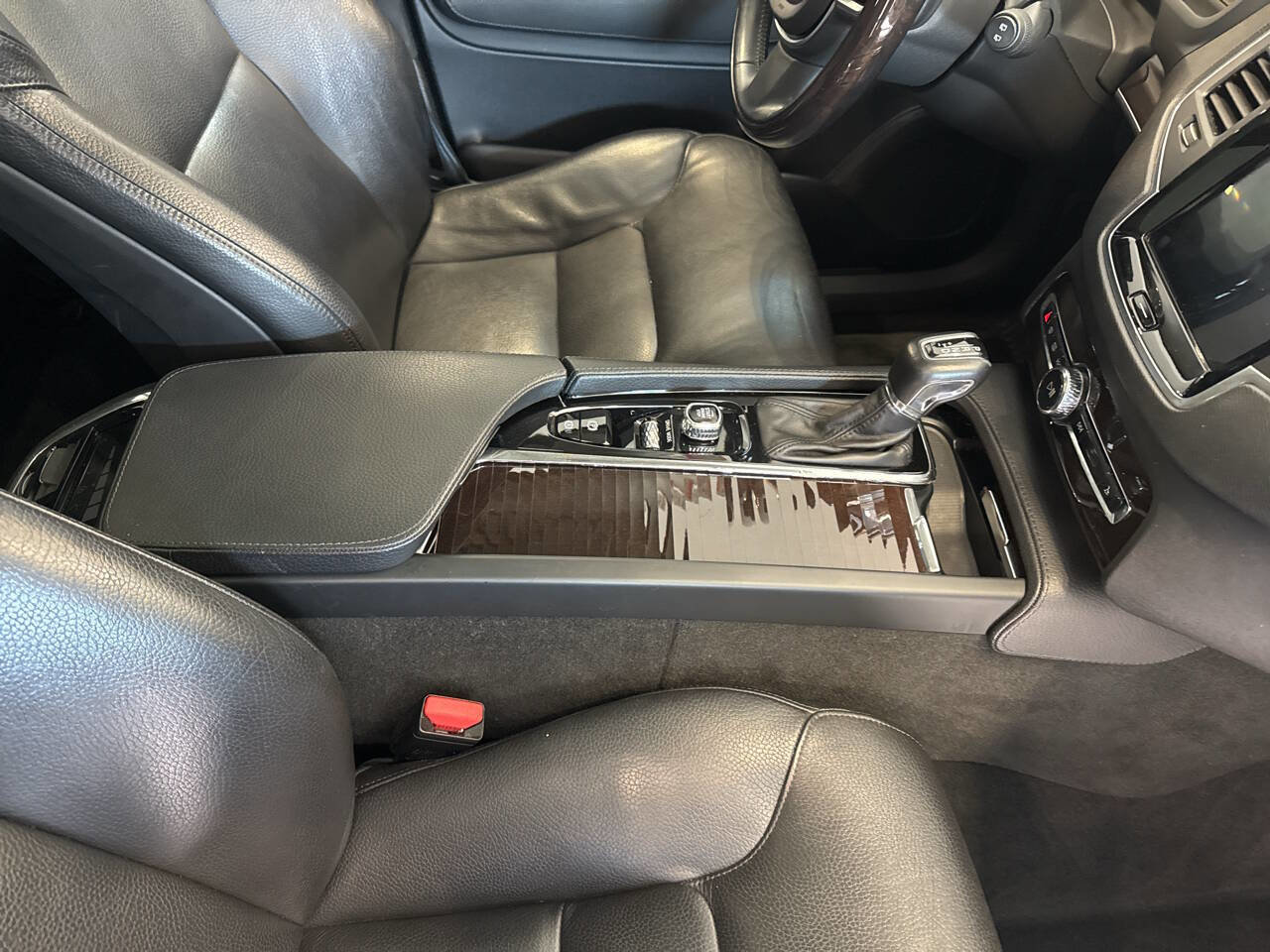 Used 2019 Volvo XC90 T6 Momentum w/ Advanced Package AWD/4WD image 42