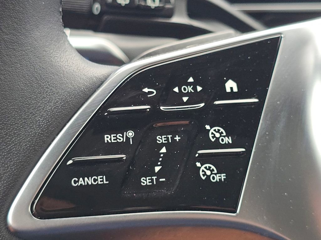 Used 2025 Mercedes-Benz GLC 300 4MATIC image 34