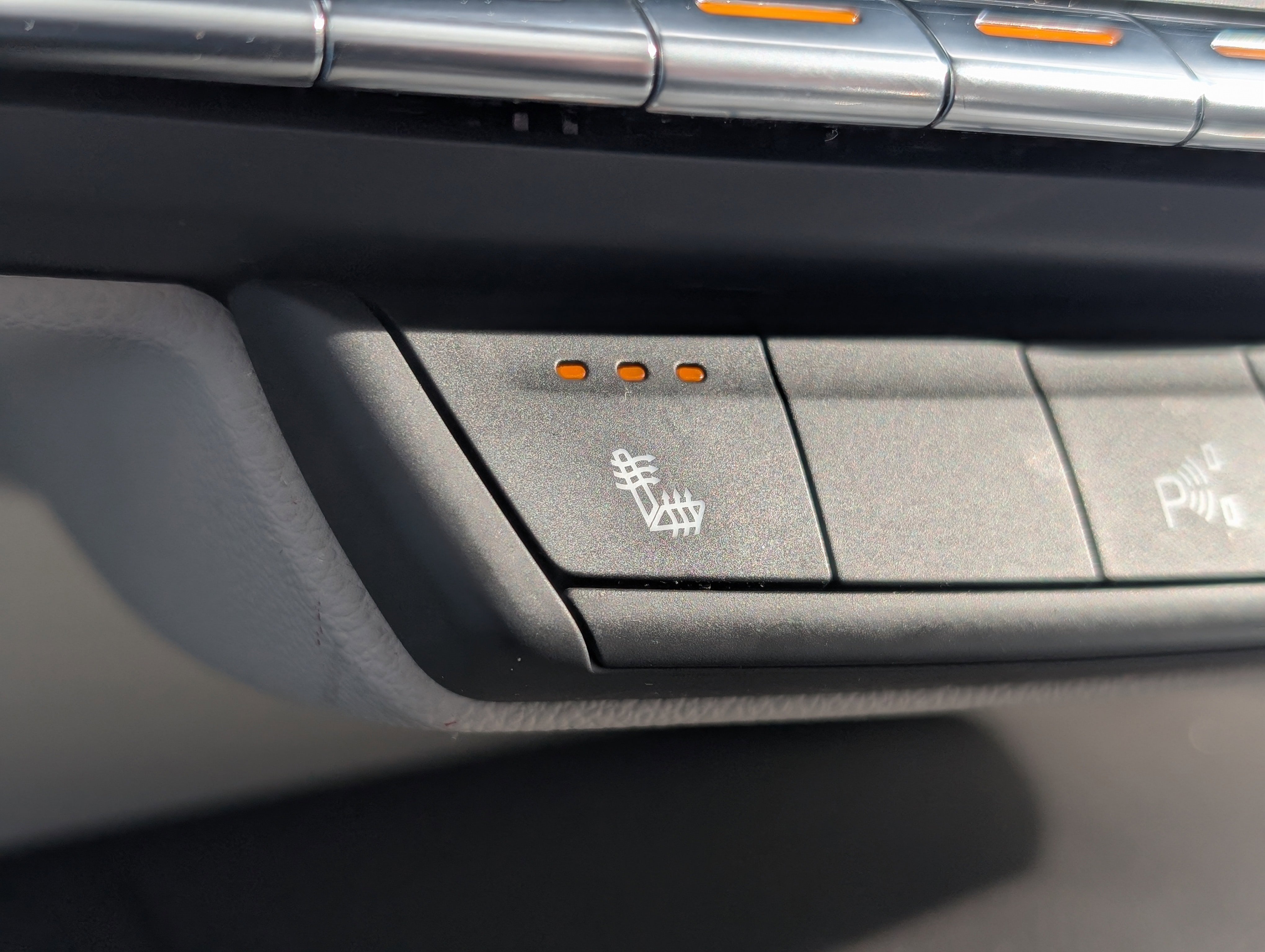 Used 2022 Cadillac XT4 Premium Luxury w/ Sun And Sound Package image 4