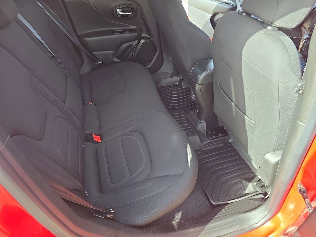 Used 2022 Jeep Renegade Latitude w/ Convenience Group AWD/4WD image 34