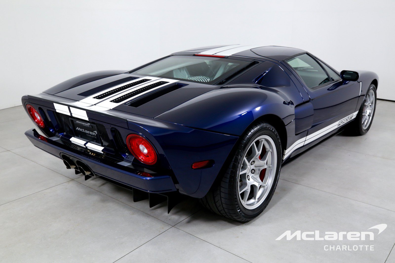 Used 2005 Ford GT RWD image 8