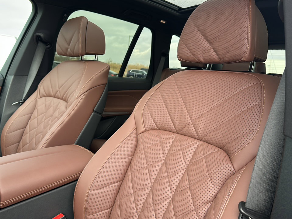 New 2026 BMW X5 xDrive50e image 11