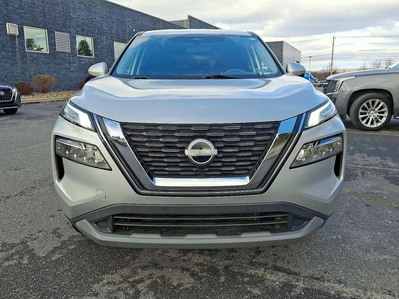 Certified 2022 Nissan Rogue SV image 3