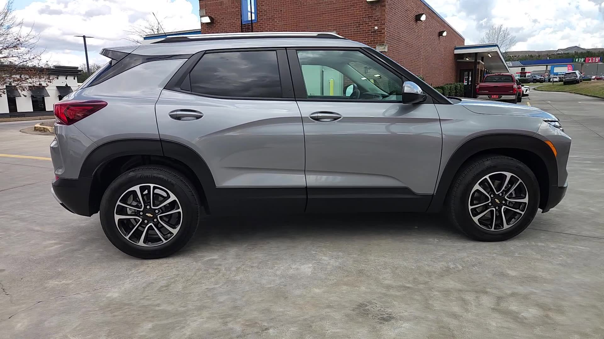 Used 2024 Chevrolet TrailBlazer LT w/ Driver Confidence Package image 17