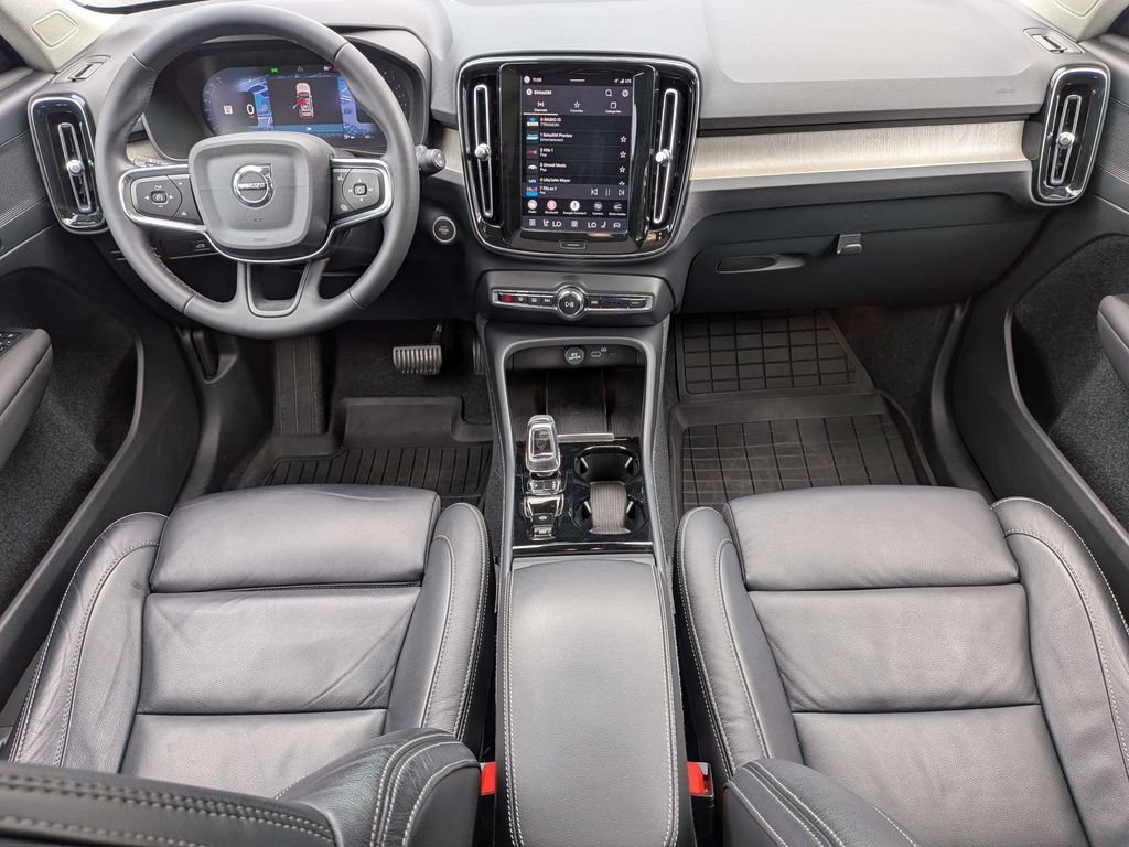Certified 2023 Volvo XC40 B4 Plus w/ Protection Package Premier FWD image 19