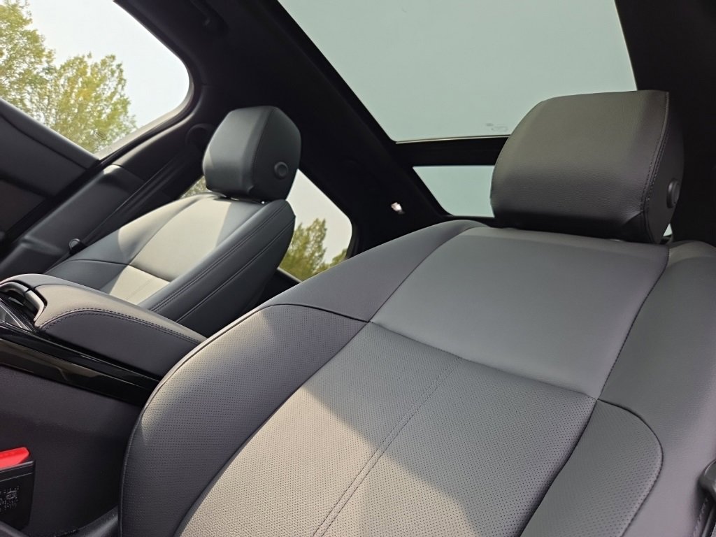 New 2026 Land Rover Range Rover Velar Dynamic SE image 14