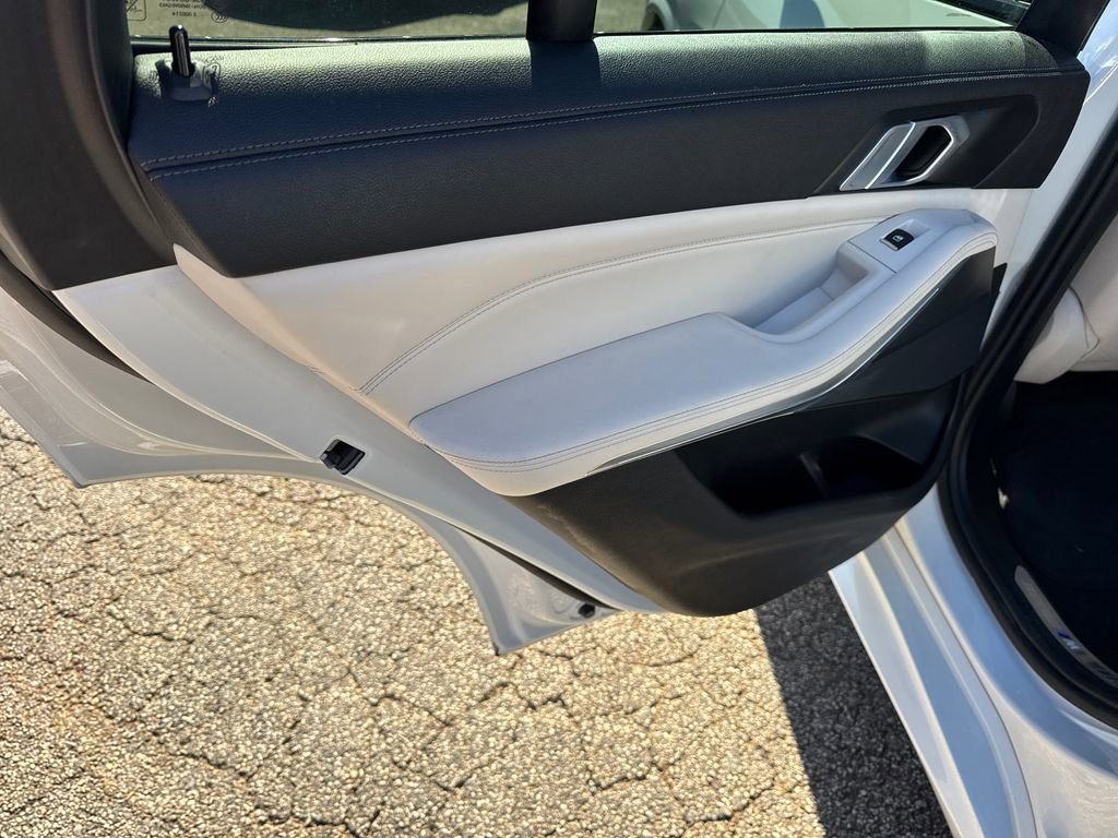 Used 2022 BMW X5 sDrive40i w/ M Sport Package RWD image 21