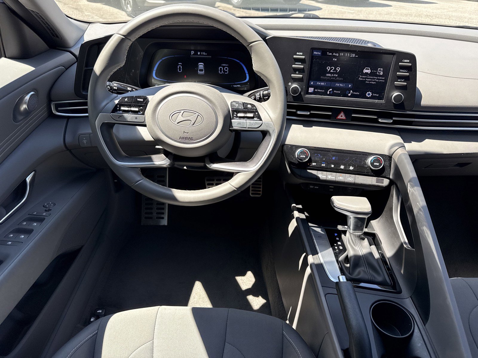 Used 2025 Hyundai Elantra Sport image 15