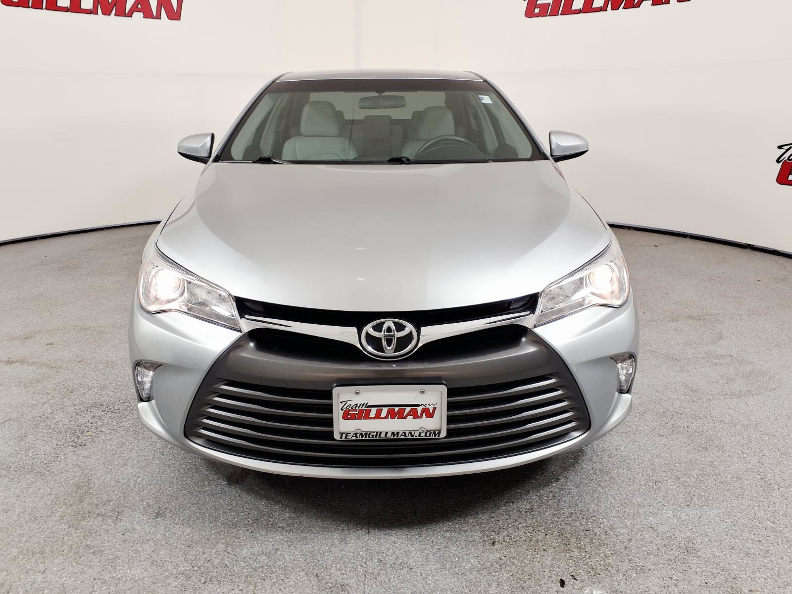 Used 2017 Toyota Camry XLE FWD image 2