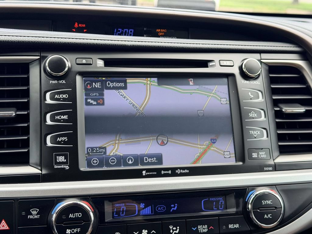 Used 2018 Toyota Highlander Limited Platinum AWD/4WD image 3