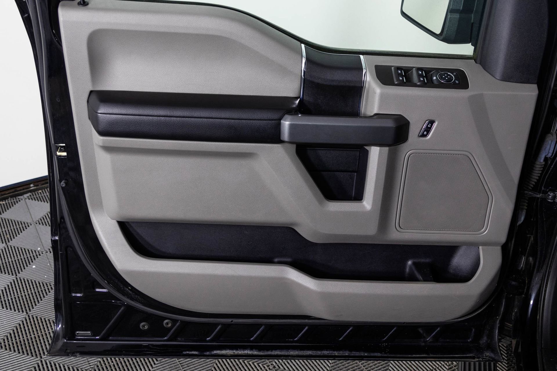 Used 2018 Ford F150 XLT image 30