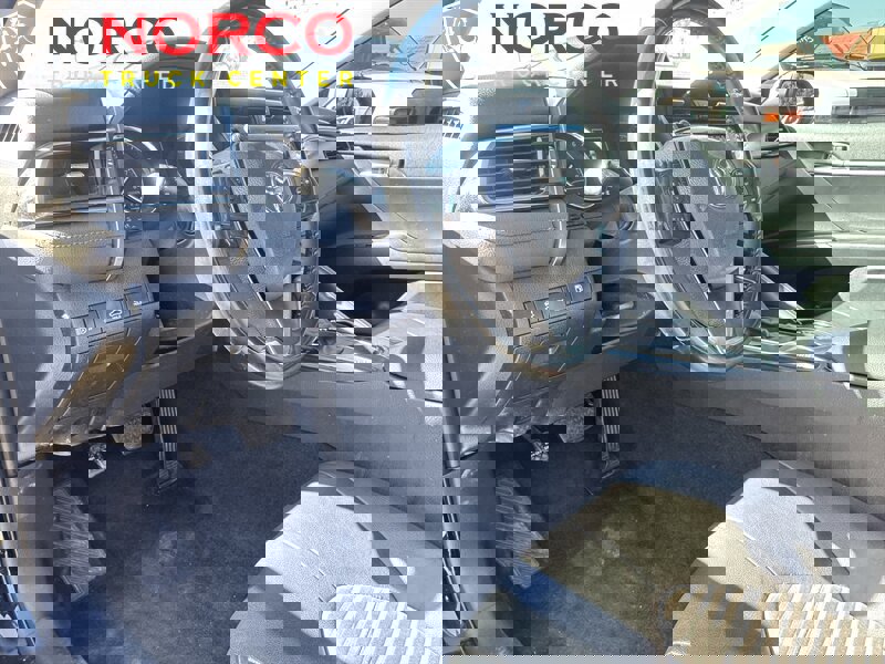 Used 2020 Toyota Camry SE image 18