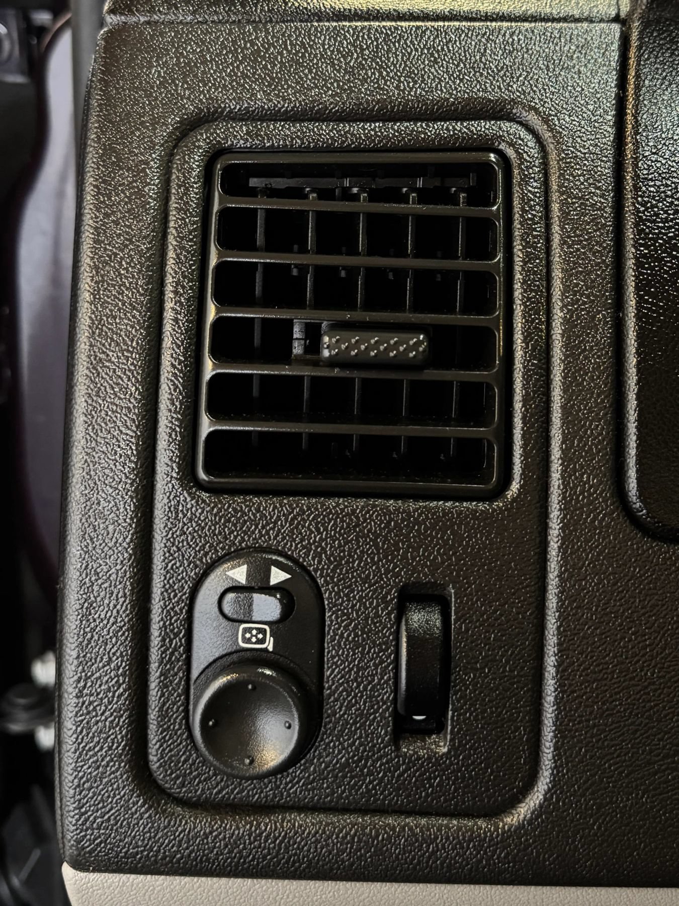 Used 2006 Chevrolet Equinox LT w/ LT Preferred Equipment Group AWD/4WD image 15
