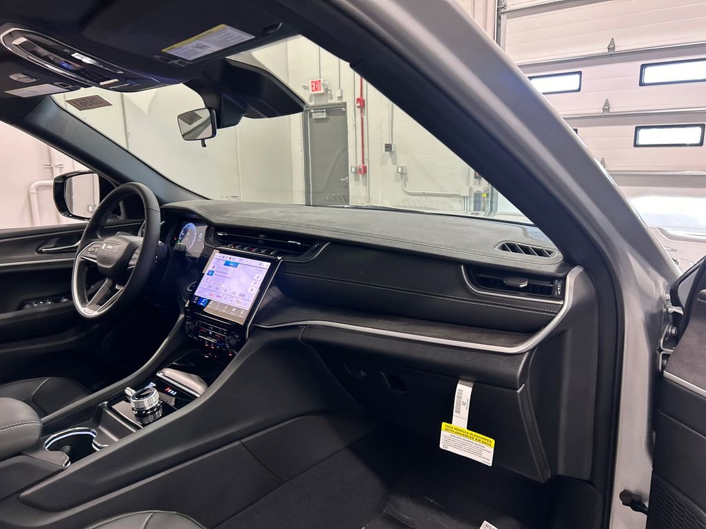 New 2025 Jeep Grand Cherokee Limited image 35