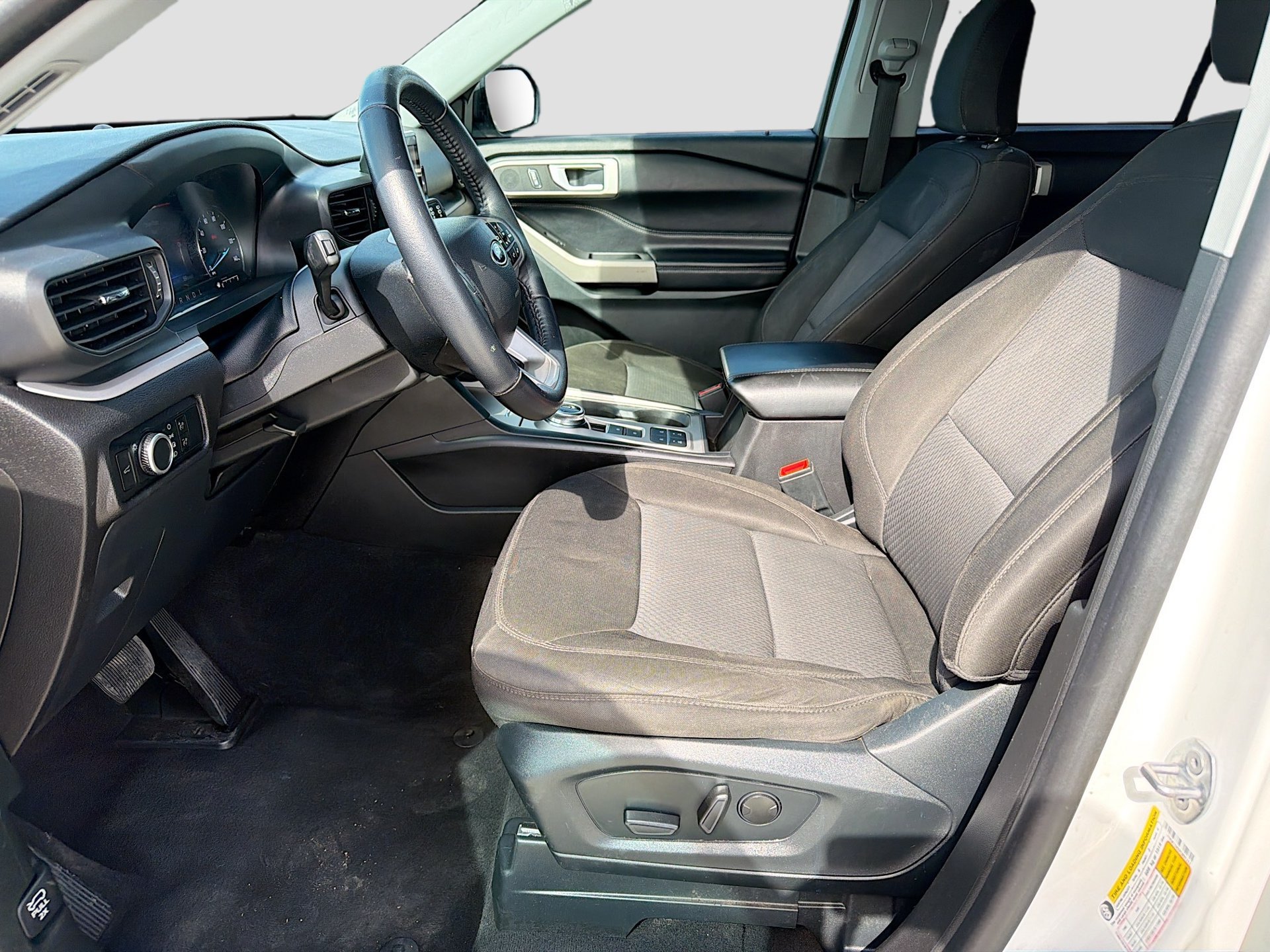 Used 2023 Ford Explorer XLT RWD image 24