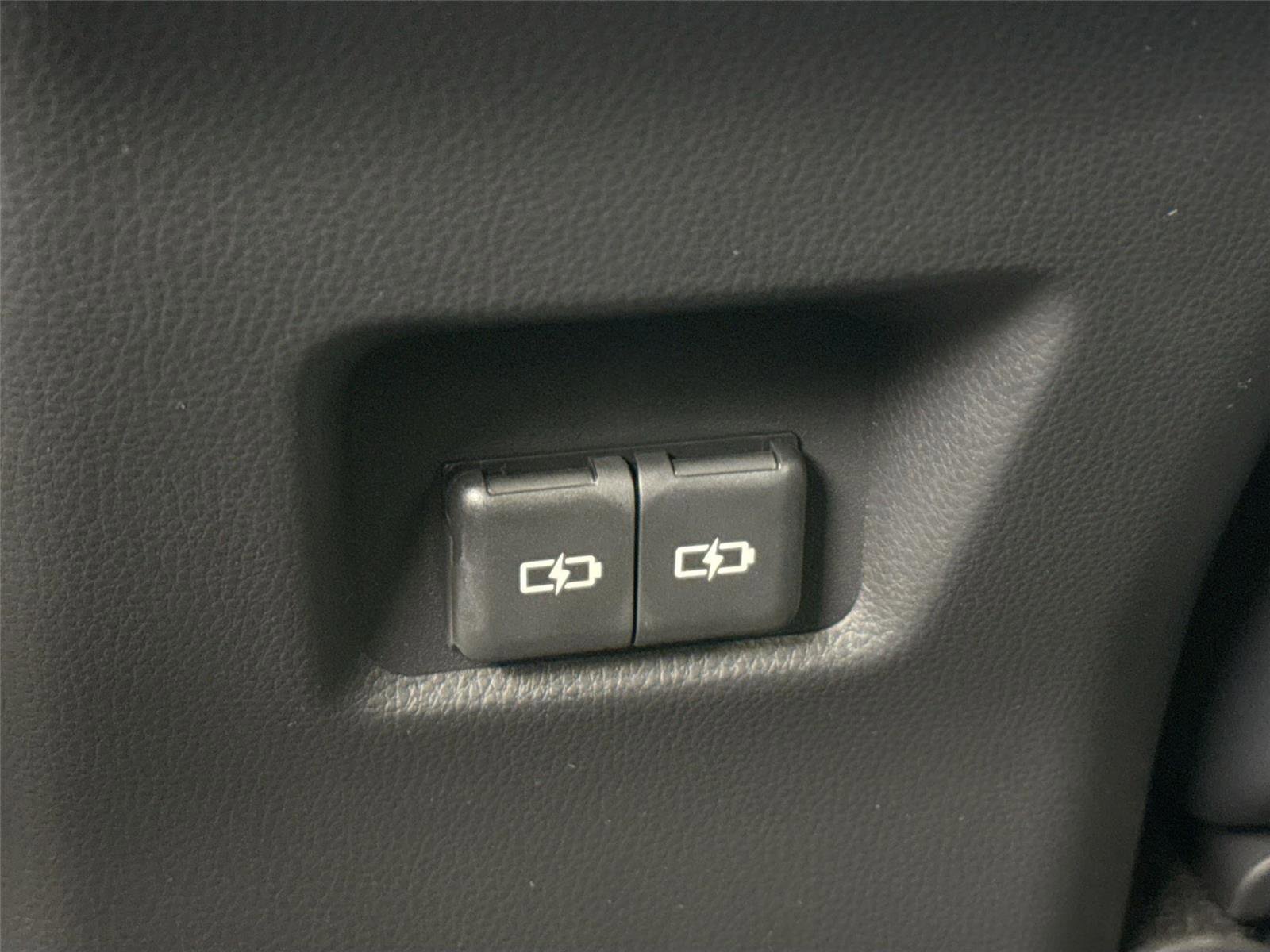 Used 2025 Toyota RAV4 XLE Premium image 41